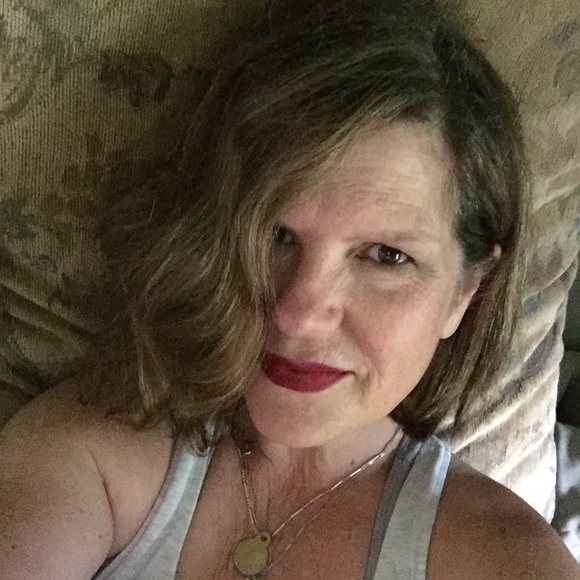 Meet your Posher, Eileen - Picture 1 of 1